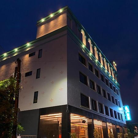 Weifeng Boutique Business Hotel - Zhanqian Branch Pingtung Extérieur photo