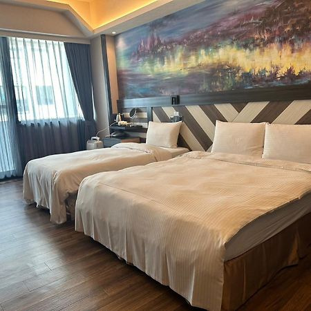 Weifeng Boutique Business Hotel - Zhanqian Branch Pingtung Extérieur photo