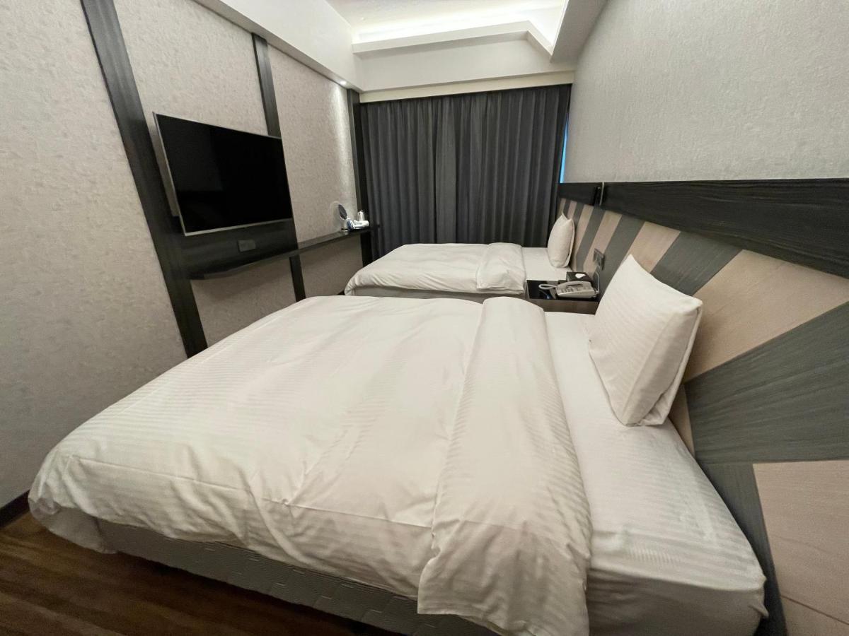 Weifeng Boutique Business Hotel - Zhanqian Branch Pingtung Extérieur photo
