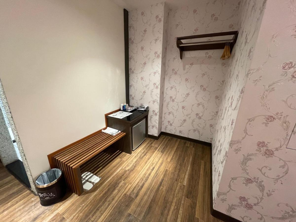 Weifeng Boutique Business Hotel - Zhanqian Branch Pingtung Extérieur photo