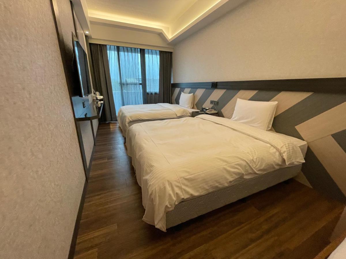 Weifeng Boutique Business Hotel - Zhanqian Branch Pingtung Extérieur photo
