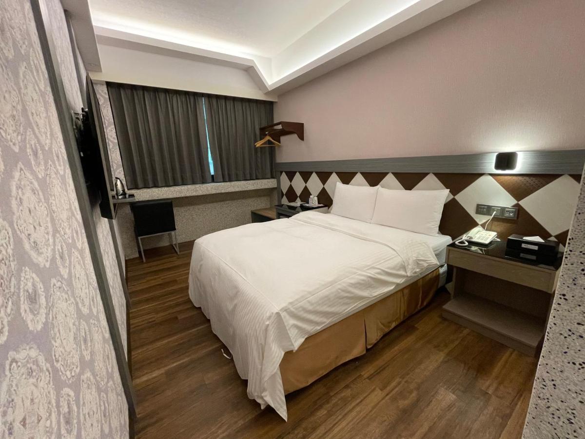 Weifeng Boutique Business Hotel - Zhanqian Branch Pingtung Extérieur photo
