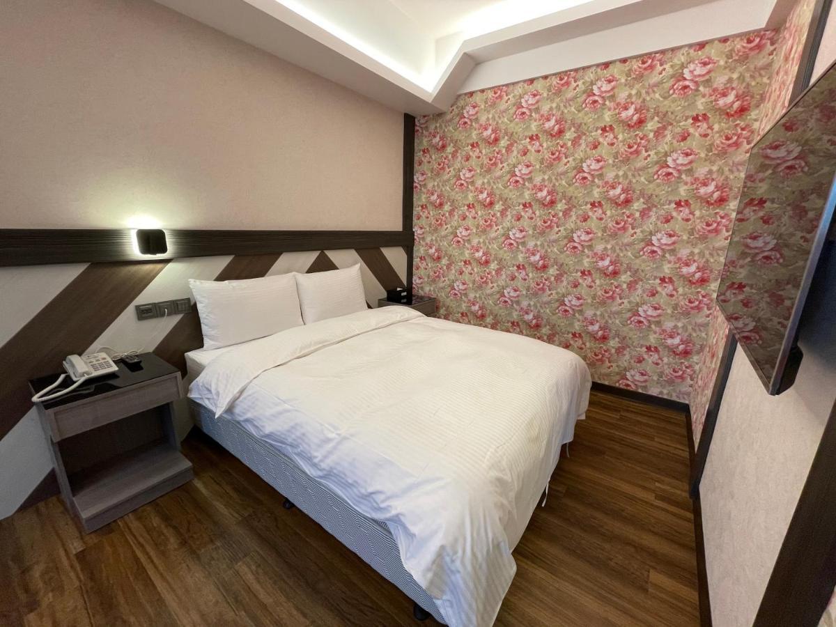 Weifeng Boutique Business Hotel - Zhanqian Branch Pingtung Extérieur photo