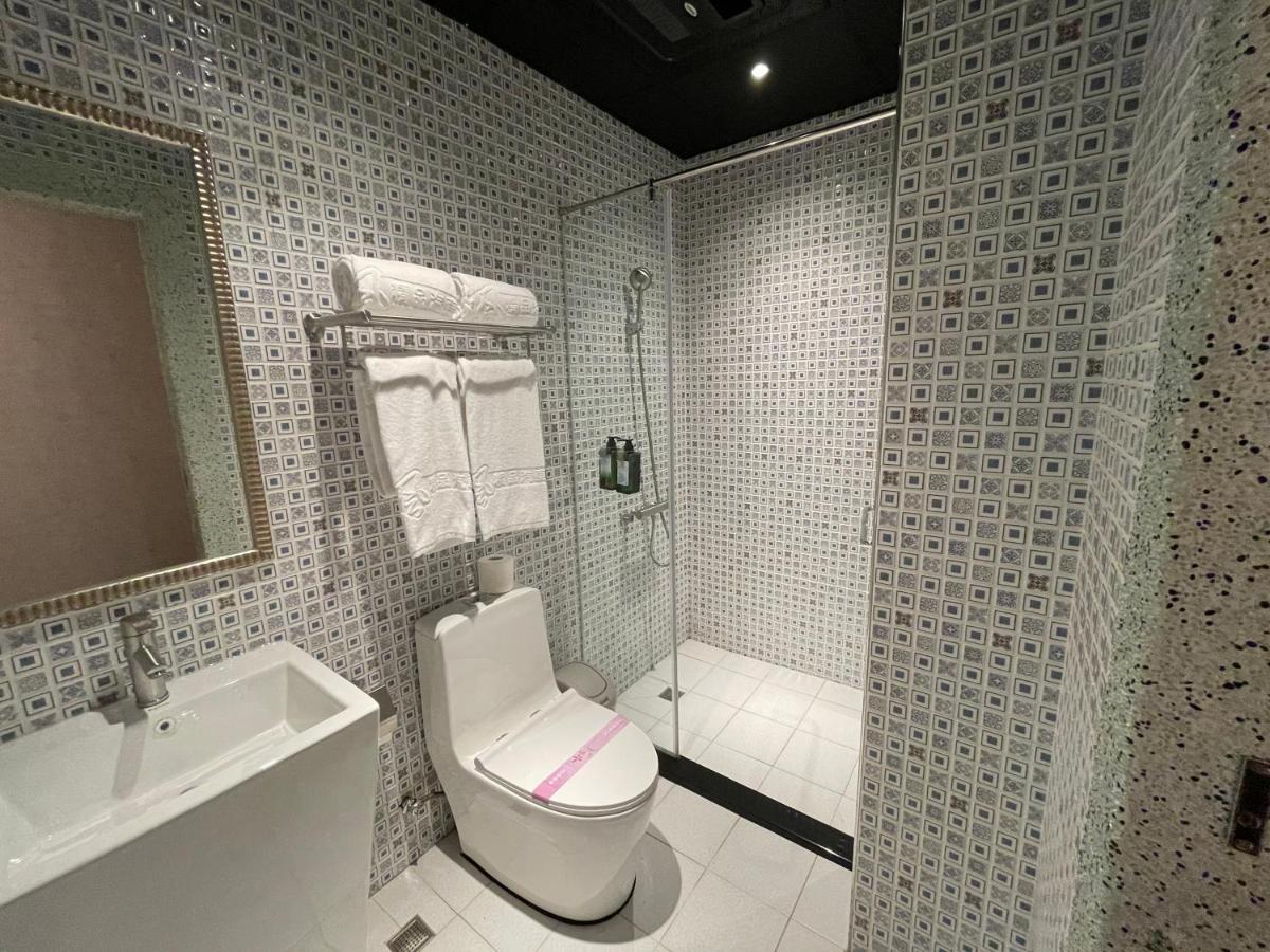 Weifeng Boutique Business Hotel - Zhanqian Branch Pingtung Extérieur photo