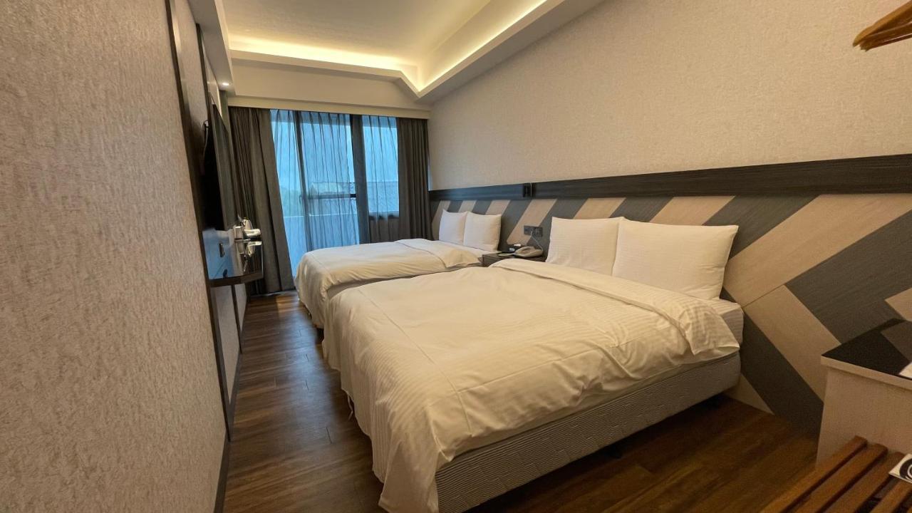 Weifeng Boutique Business Hotel - Zhanqian Branch Pingtung Extérieur photo