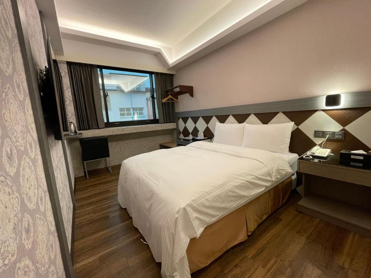 Weifeng Boutique Business Hotel - Zhanqian Branch Pingtung Extérieur photo