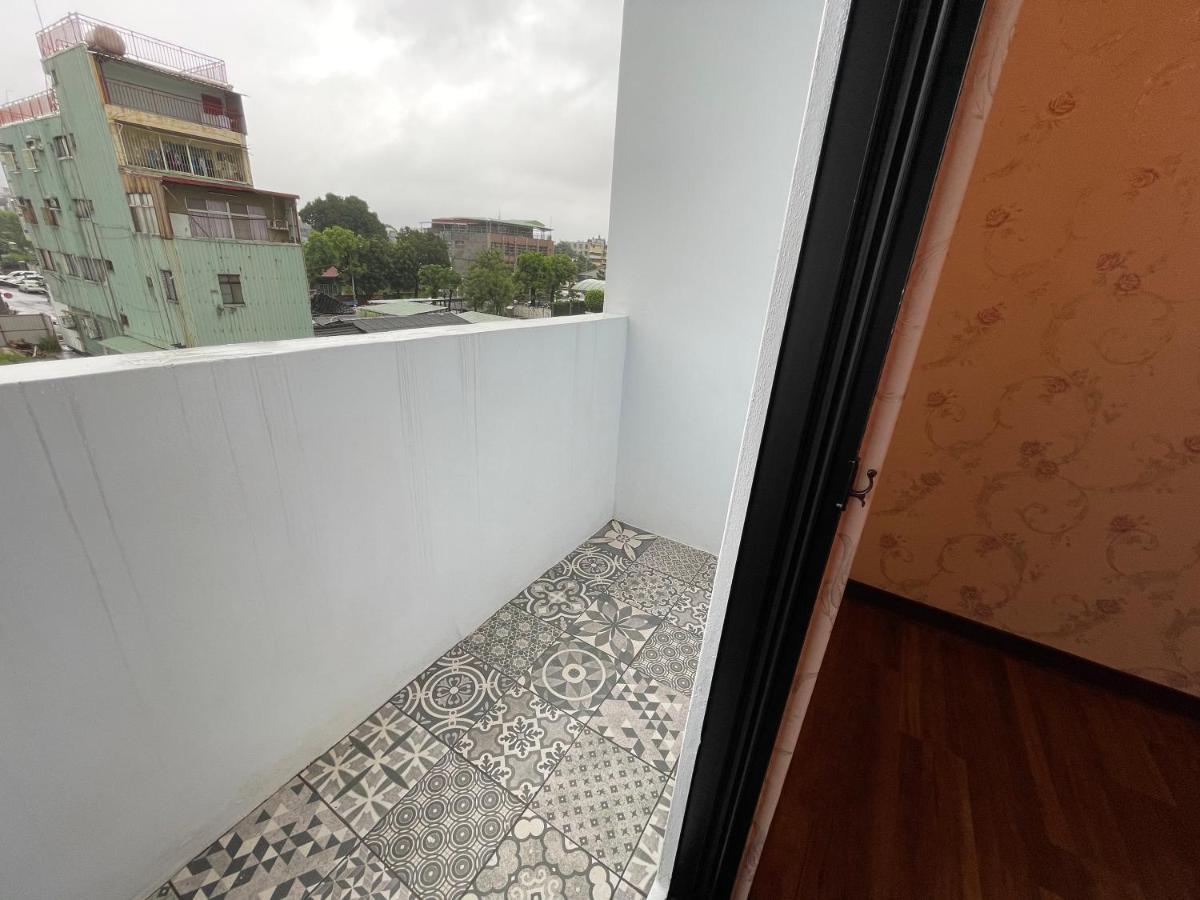 Weifeng Boutique Business Hotel - Zhanqian Branch Pingtung Extérieur photo