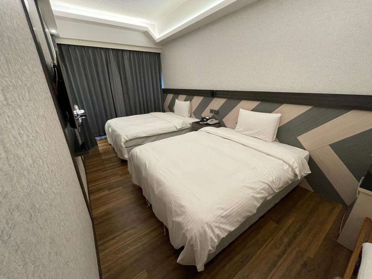 Weifeng Boutique Business Hotel - Zhanqian Branch Pingtung Extérieur photo