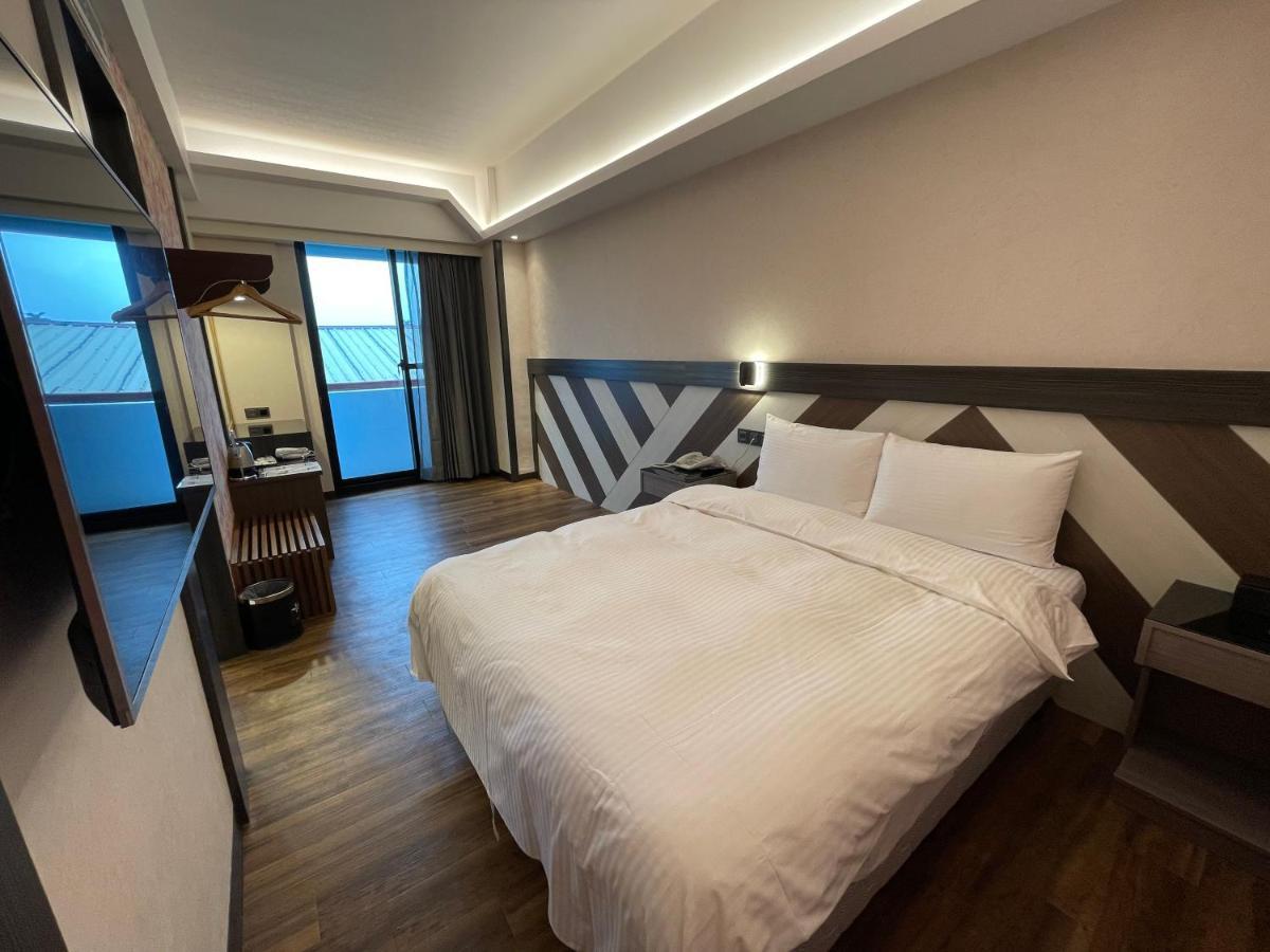 Weifeng Boutique Business Hotel - Zhanqian Branch Pingtung Extérieur photo
