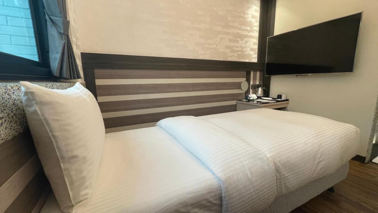 Weifeng Boutique Business Hotel - Zhanqian Branch Pingtung Extérieur photo